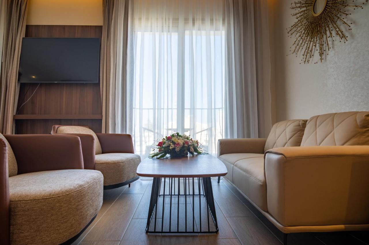 Leonardo Boutique Hotel Larnaca Extérieur photo