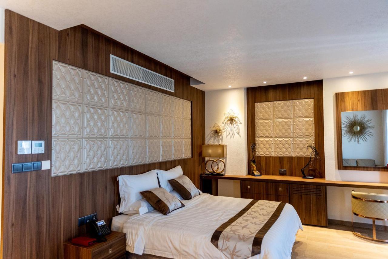 Leonardo Boutique Hotel Larnaca Extérieur photo